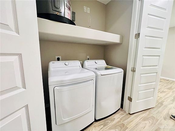 4th image of 4213 La Vista Ave #2