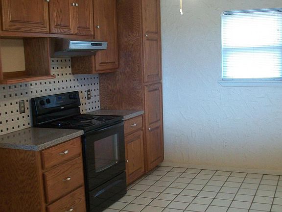 KITCHEN-MODERN W/ ELEC STOVE