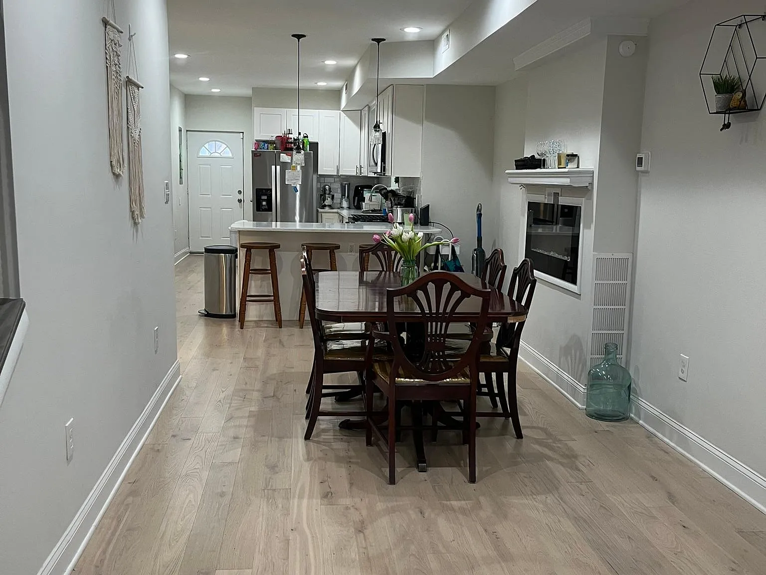 727 N Chester St — Photo 2