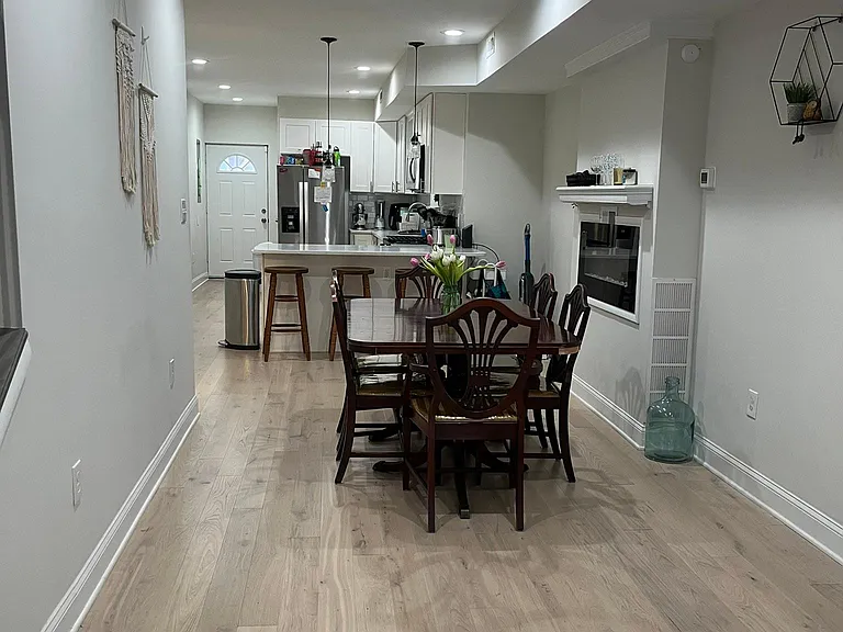 727 N Chester St — Photo 2
