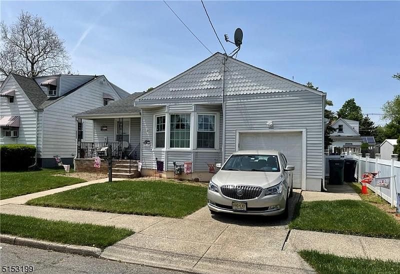 2nd image of 707 Hanson Ave