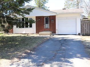 15 Wedgewood Cres, Ottawa, ON K1B4B5