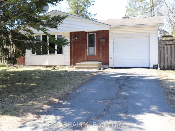 15 Wedgewood Cres, Ottawa, ON K1B 4B5