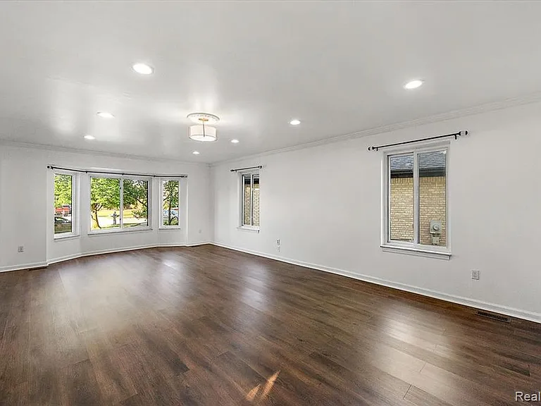 48156 Virginia Ct — Photo 10
