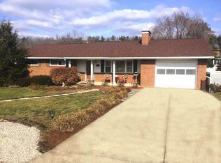 2608 Montana Ave, Hurricane, WV 25526