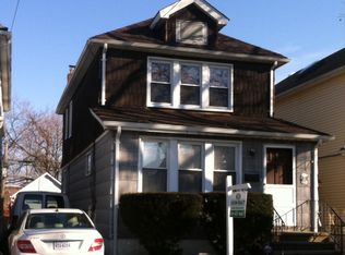 8639 254th St, Bellerose, NY 11426