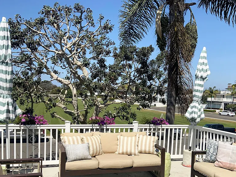 221 Ocean Dr — Photo 11
