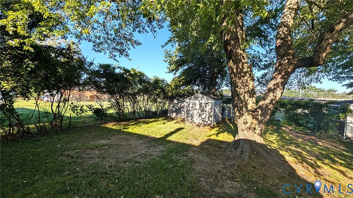 3 bed, 1.0 bath, 936 sqft, $1,350 — Photo 2