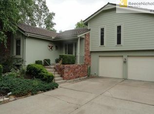 805 NE Fairway Homes Ct, Lees Summit, MO 64064