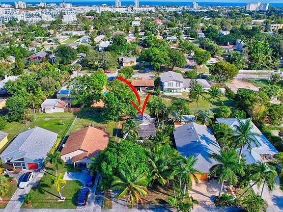 2nd image of 237 SW 3rd Avenue