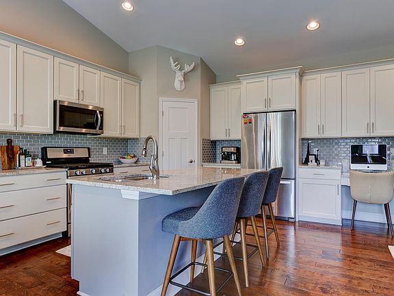 3rd image of 7704 Saddlebrooke Dr