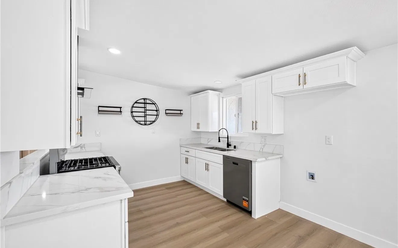 3 bed, 1428 sqft, $3,500 — Photo 2
