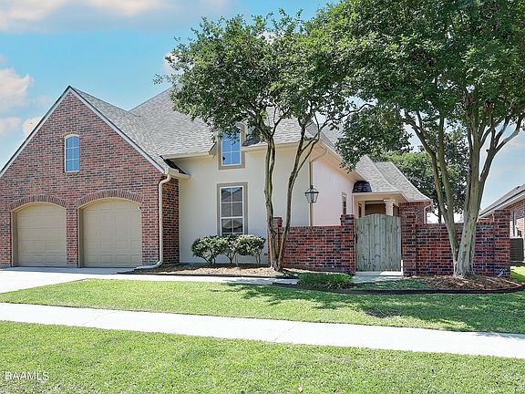 2nd image of 222 Belle Maison Dr