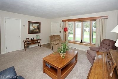 4th image of 18 Birch Hill Dr