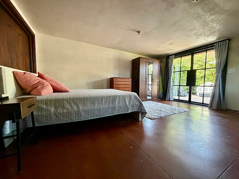 252 S Griffith Park Dr — Photo 26