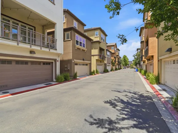 571 Odyssey Ln, Milpitas, CA 95035