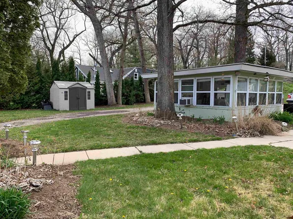 9697 N Blackhawk Dr, Edgerton, WI 53534