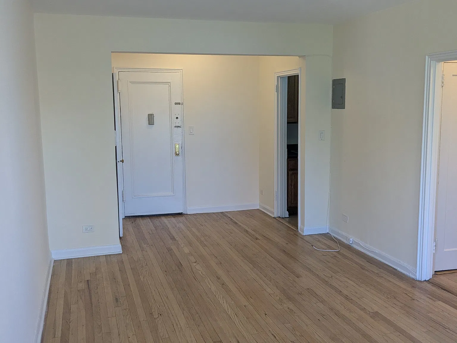 41-90 Frame Place — Photo 3