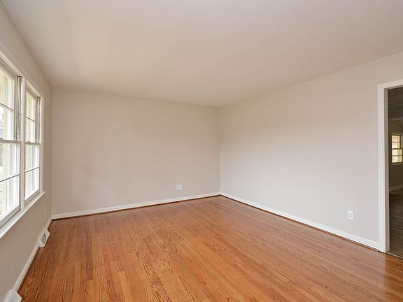 3rd image of 3235 Oberlin Dr