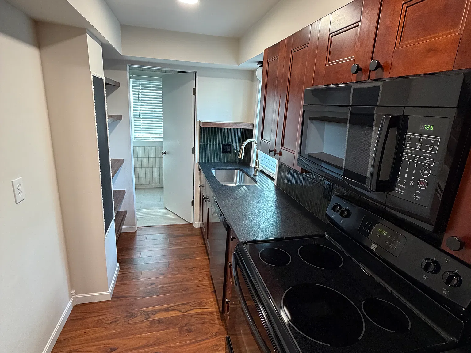 1 bed, 850 sqft, $1,395 — Photo 4
