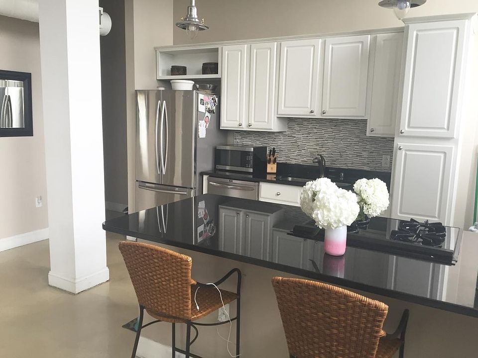 Breakfast Bar/Kitchen