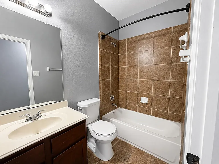 28547 Lockeridge Springs Dr — Photo 15