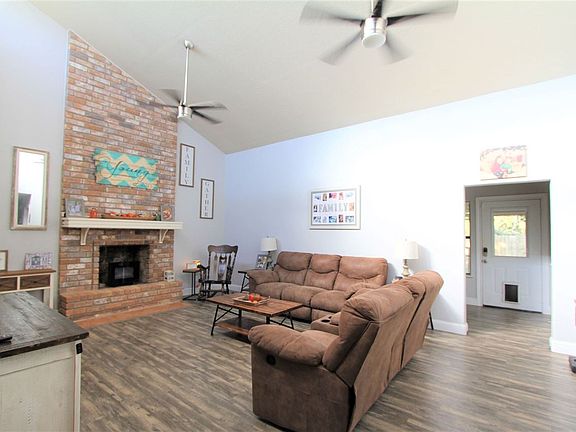 2nd image of 1928 Silver Oaks Dr