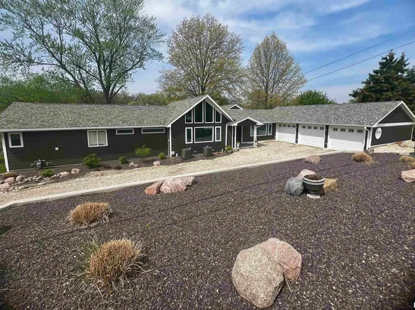 1036 W Shore Dr, Galesburg, IL 61401