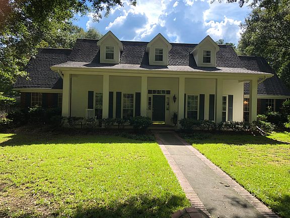 2nd image of 1009 Creek Bend Dr