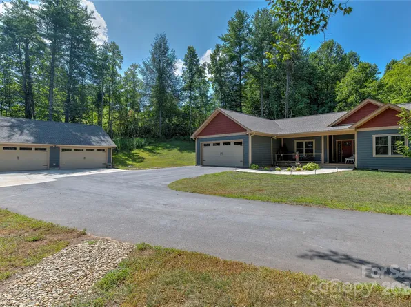 15 Moss Rd, Weaverville, NC 28787