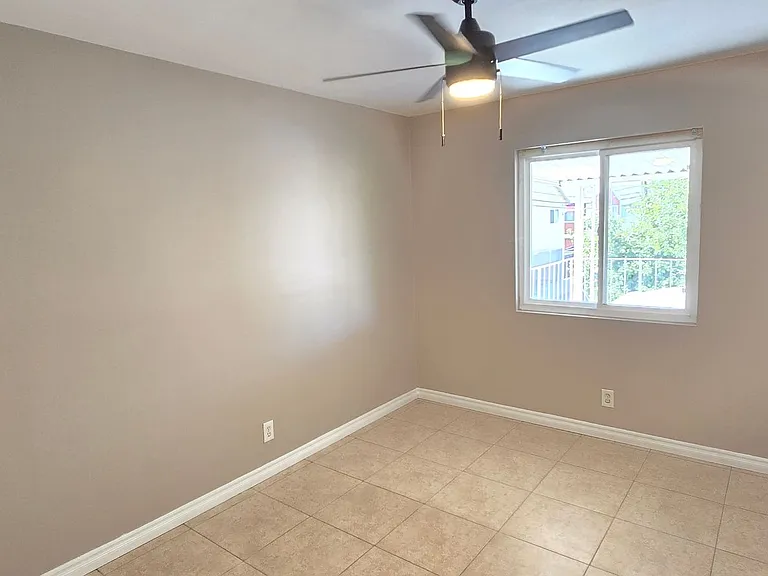 405 S Kroeger St — Photo 27