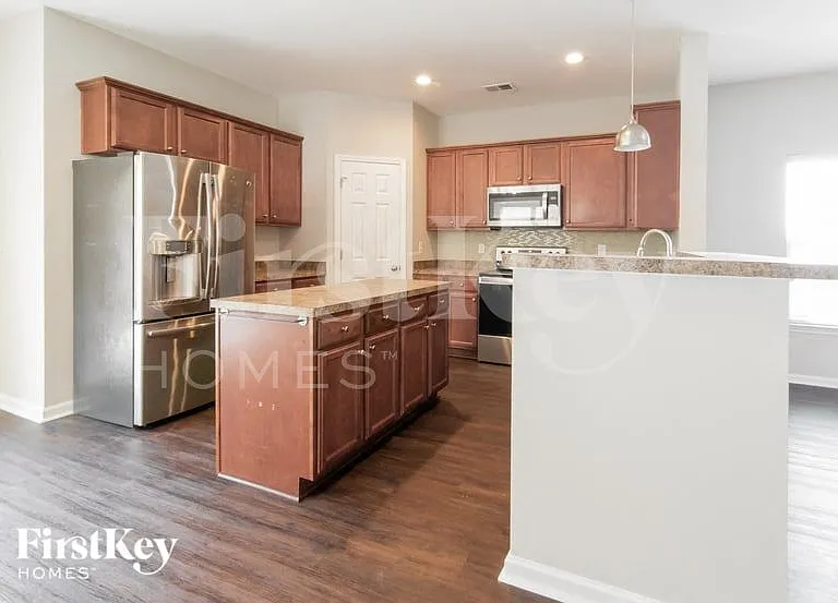 2815 Pottinger Dr — Photo 7