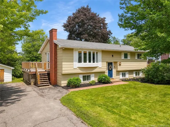 72 Berkley Dr, New Maryland, NB E3C 1C4