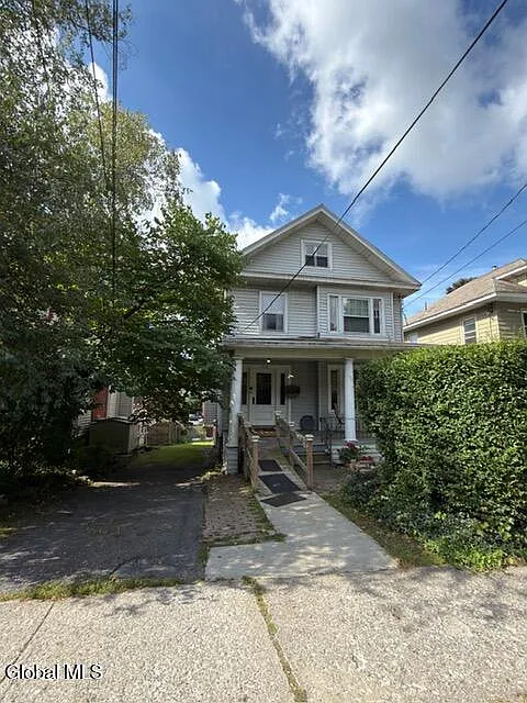 5 bed, 1832 sqft, $3,200 — Photo 2