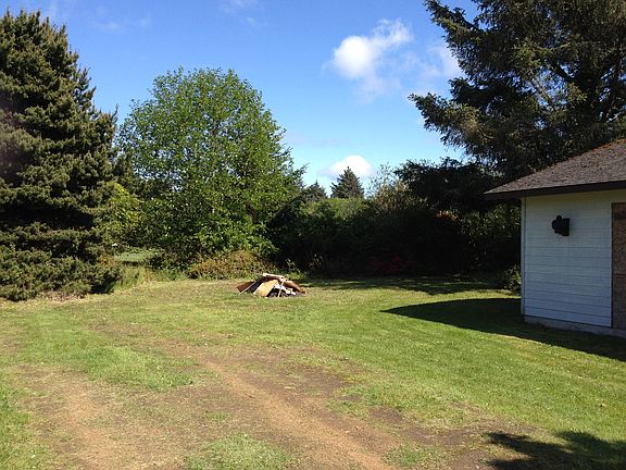 3rd image of 398 Canal Dr NE