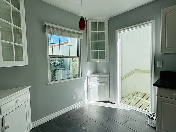 4th image of 606 Venezia Ave #B