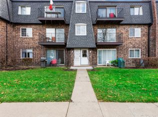 9407 Bay Colony Dr APT 2W, Des Plaines, IL 60016