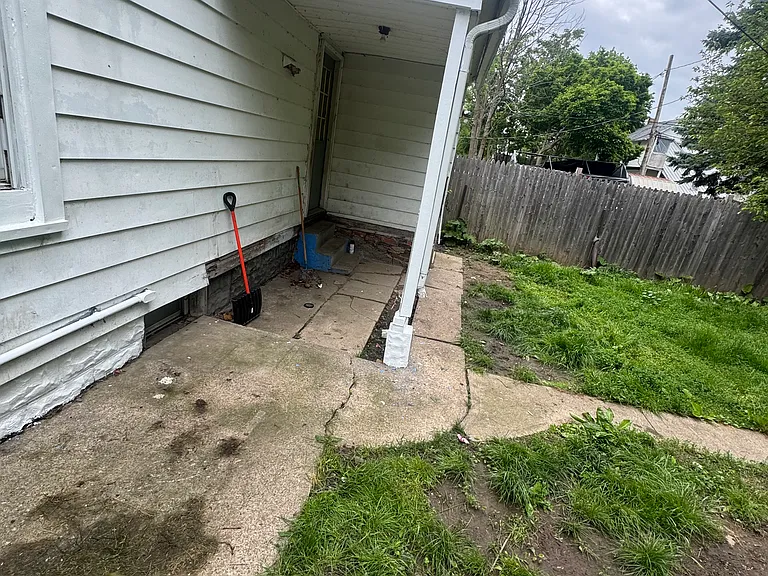 624 W 14th St — Photo 16