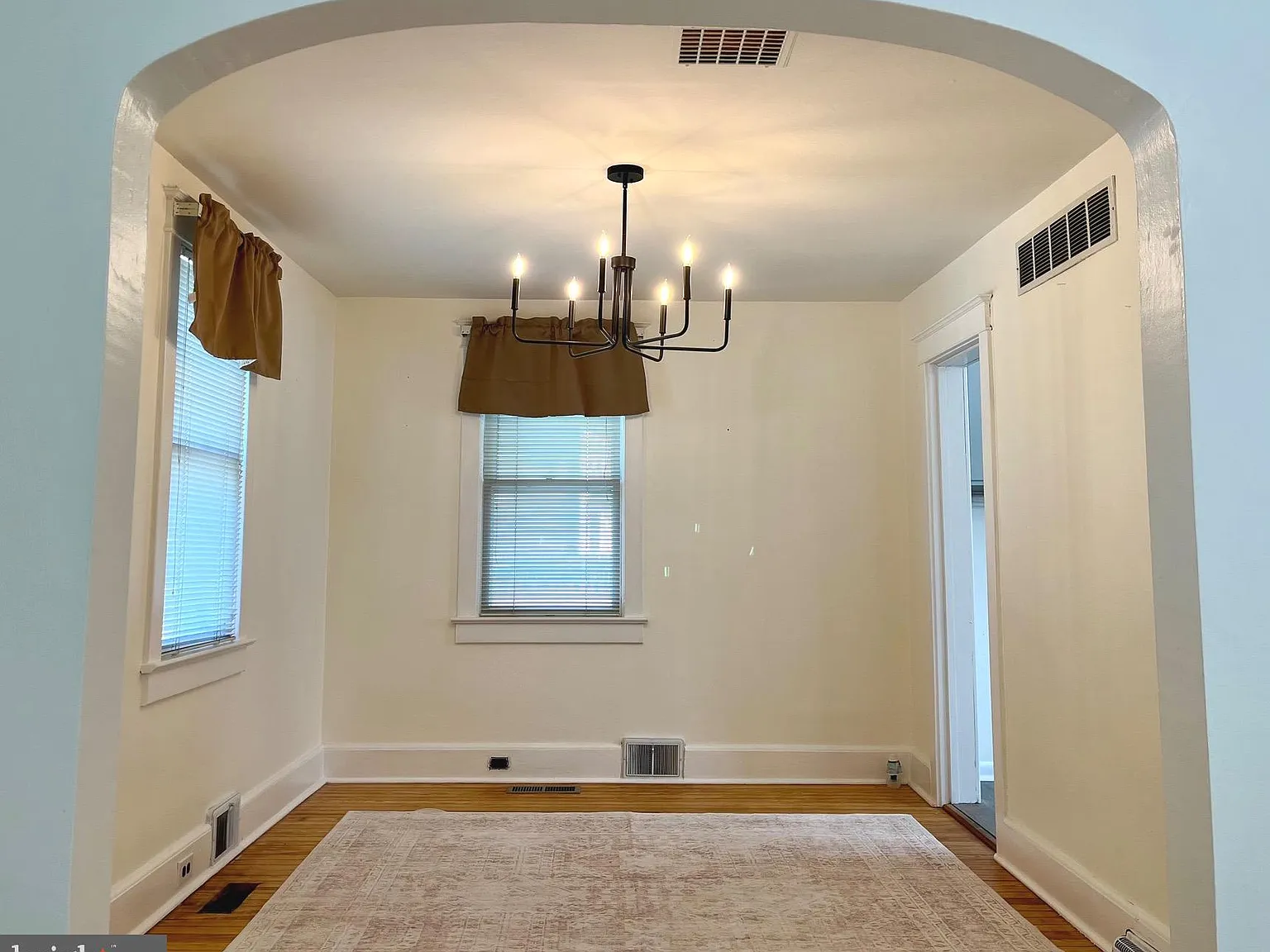 3 bed, 1040 sqft, $1,825 — Photo 3