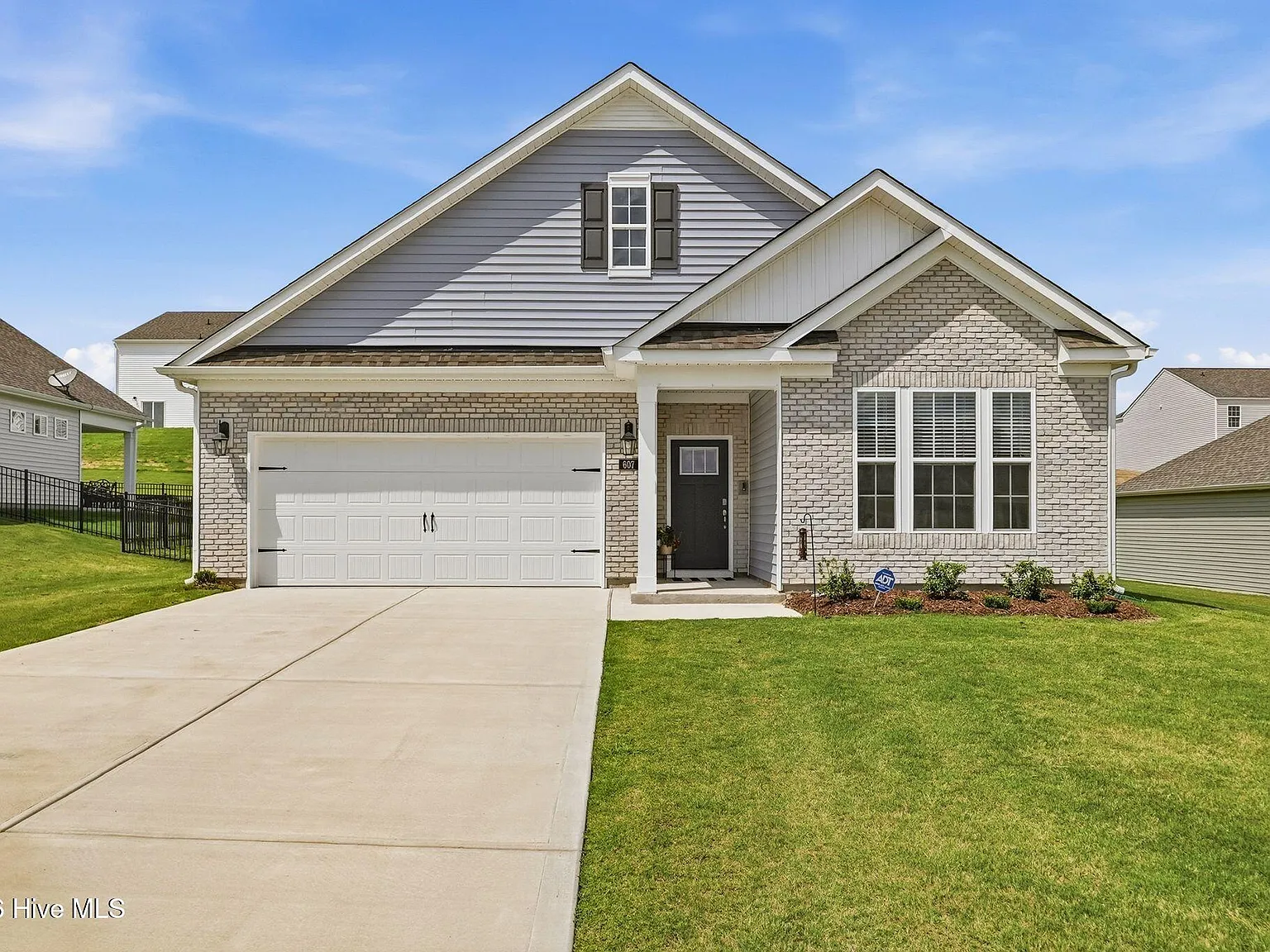 3 bed, 2.0 bath, 1796 sqft, $2,350 — Photo 1