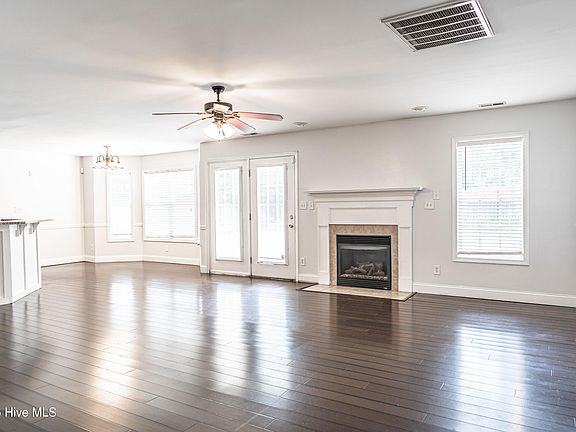 5th image of 112 Holly Oak Cir