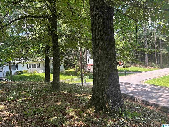 3rd image of 224 Iris Dr #0