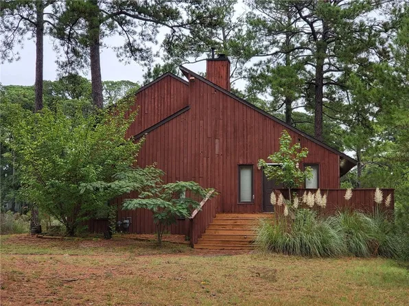 19 Pine Cone Dr, Hampton, VA 23669