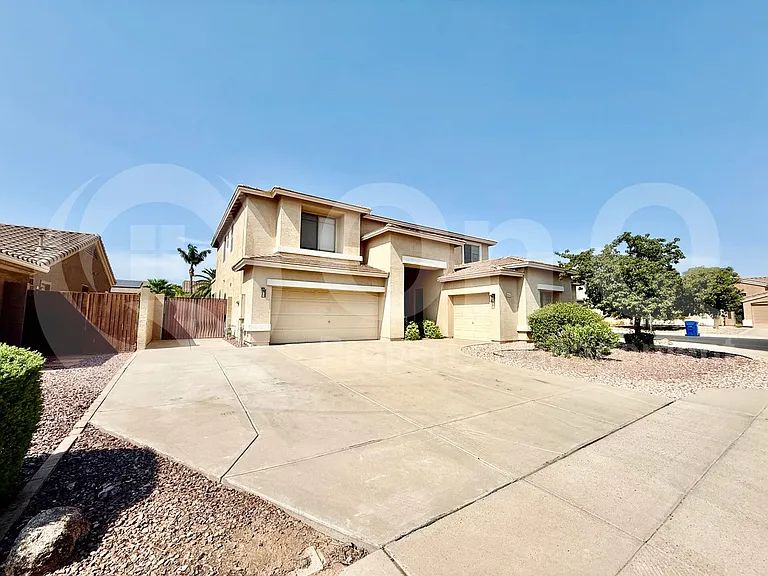 9940 E Medina Ave — Photo 2