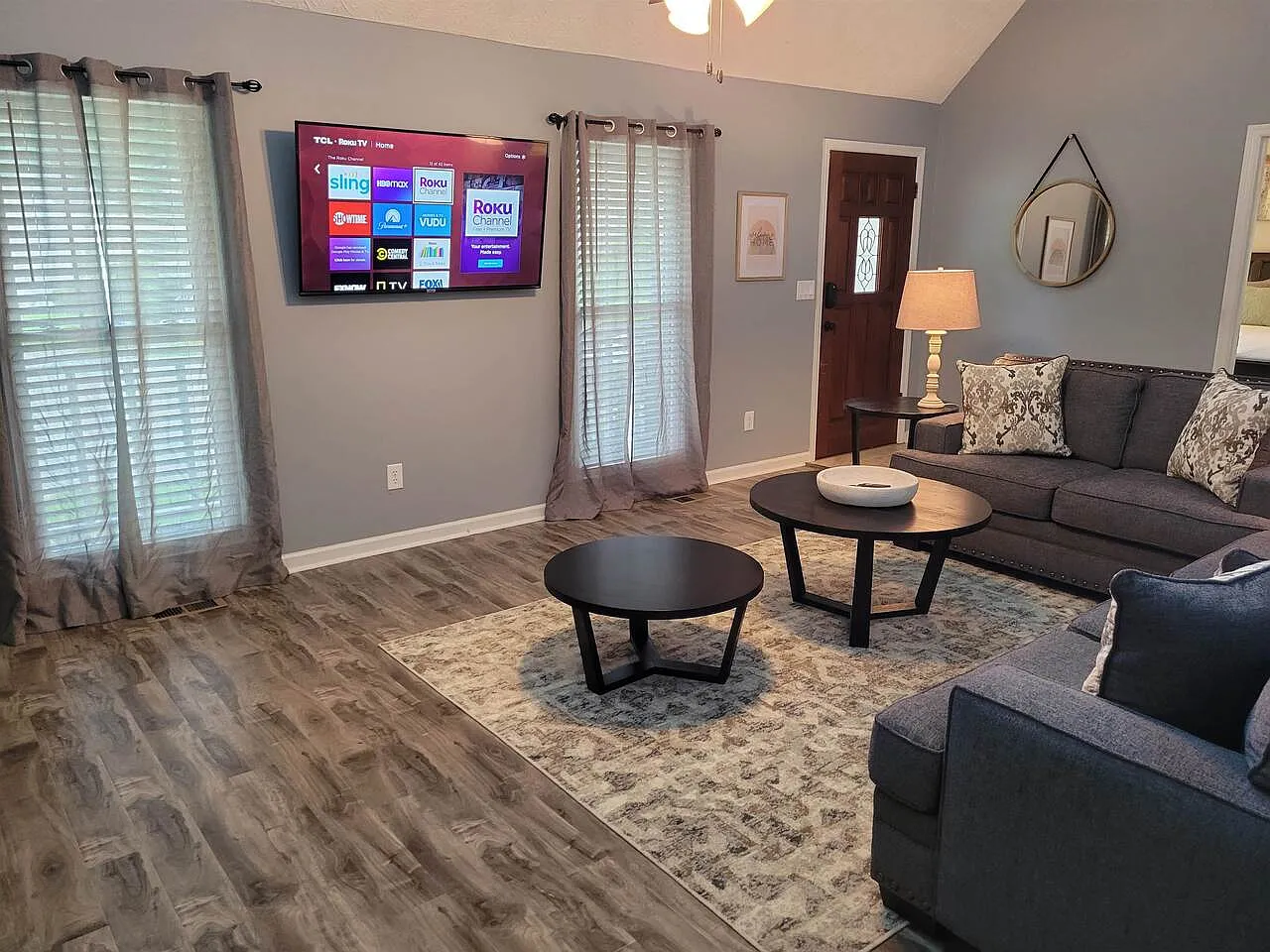 4 bed, 2.0 bath, $5,720 — Photo 2