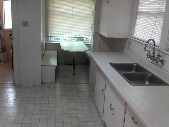 Kitchen/Breakfast Nook