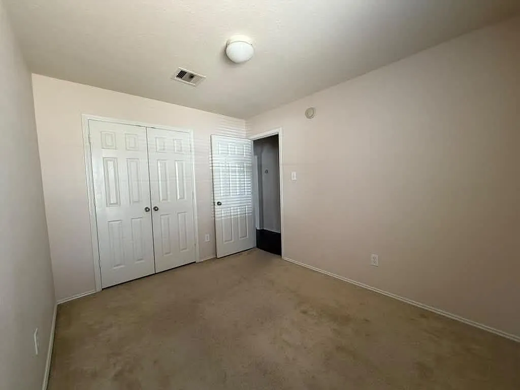3 bed, 1352 sqft, $1,750 — Photo 4
