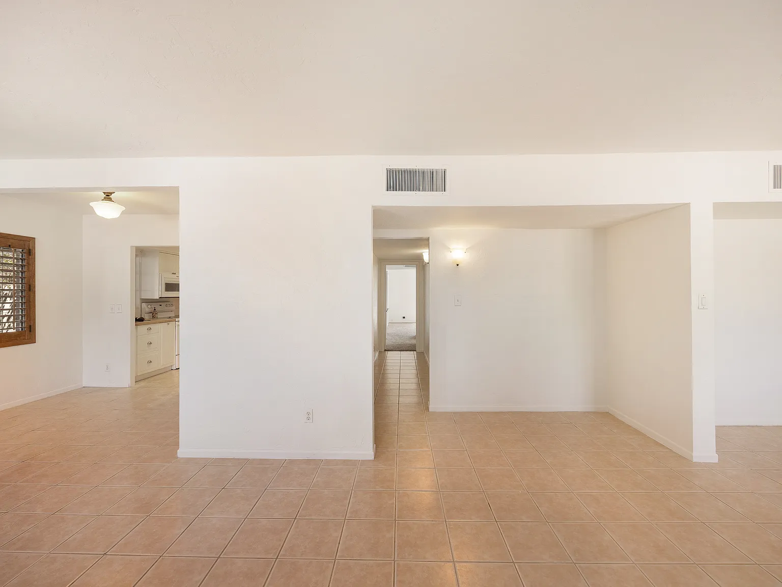 3 bed, 1939 sqft, $2,495 — Photo 4