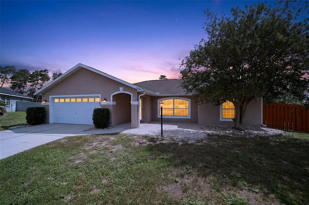 3 bed, 2.0 bath, 1739 sqft, $2,200 — Photo 1