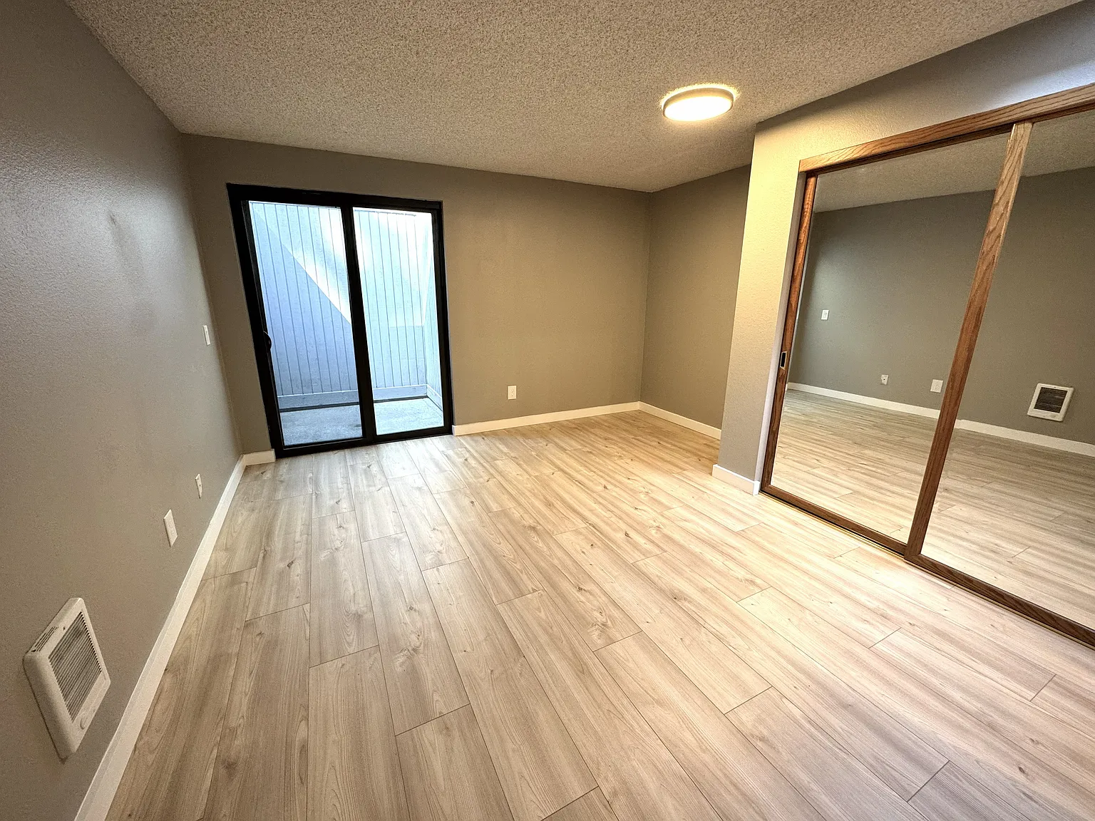 2 bed, 1.5 bath, 1114 sqft, $2,600 — Photo 4